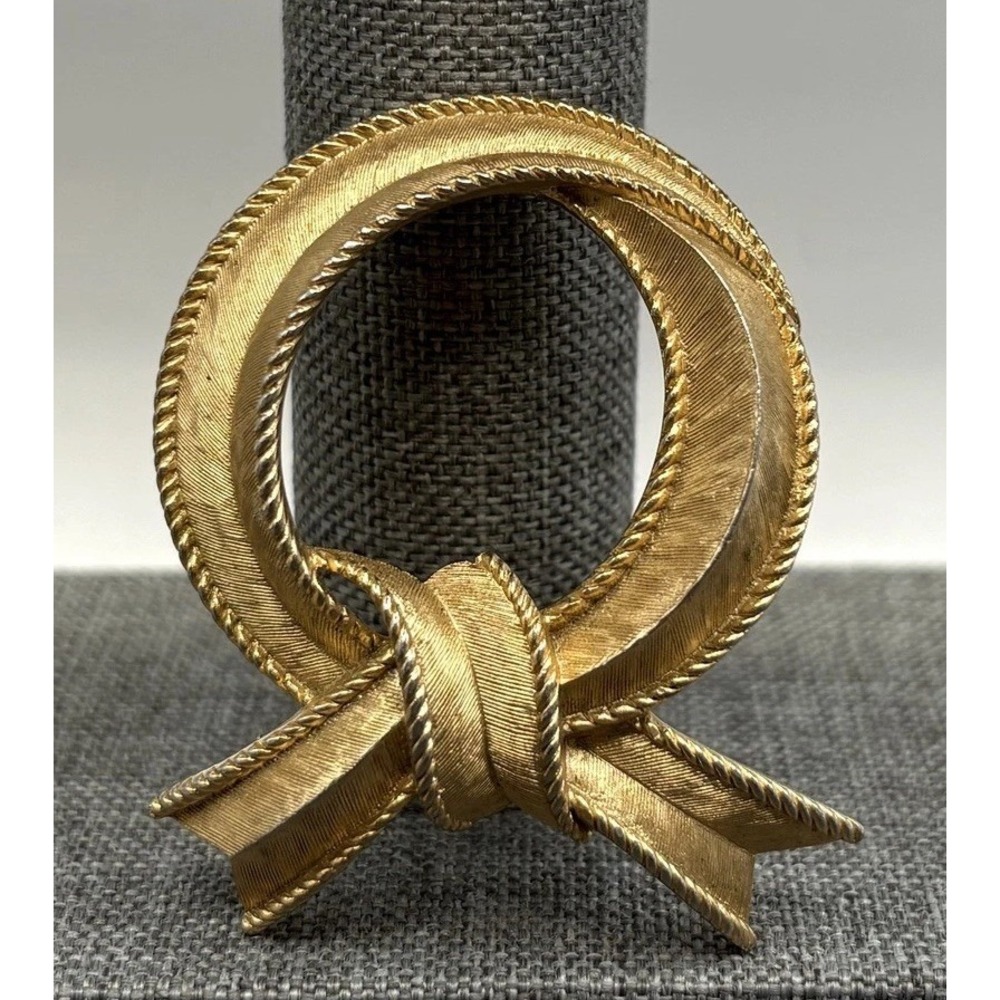 Vintage Trifari Large 80s Bow Knot Wreath Brooch Ribbon Pin Gold Tone